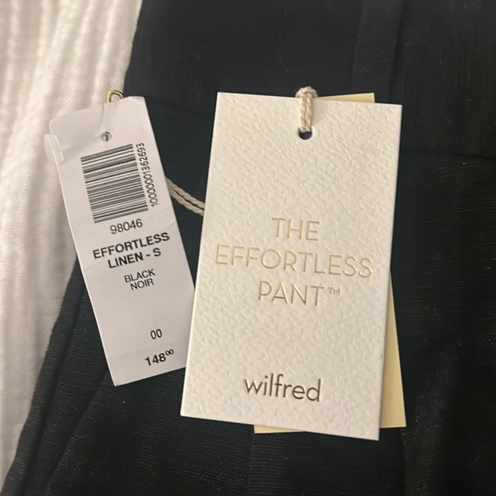 NWT Aritzia Effortless Linen Short in Black